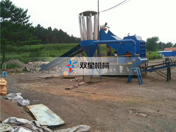 金屬破碎機(jī)設(shè)備1800型上?？蛻衄F(xiàn)場(chǎng)