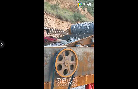 金屬破碎機(jī)生產(chǎn)線現(xiàn)場