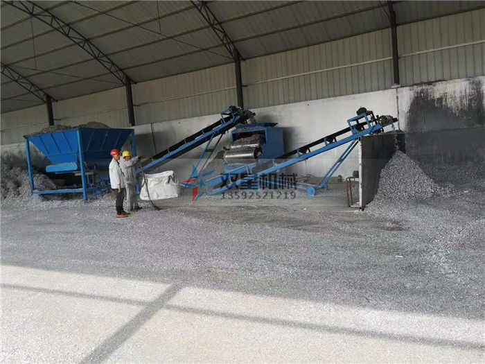 鐵屑粉碎機生產廠家客戶現場實拍