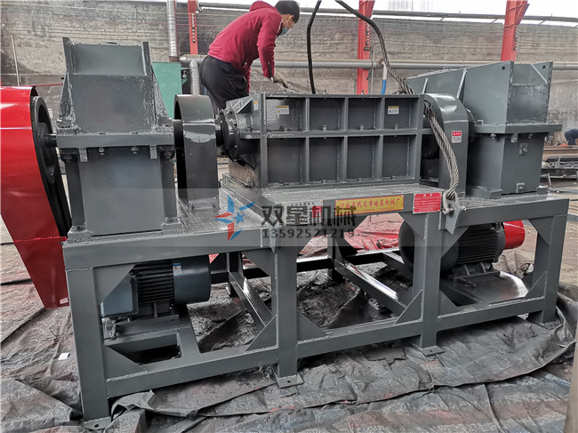 金屬撕碎機設備結(jié)構(gòu)設計合理，設備作業(yè)穩(wěn)定效率高