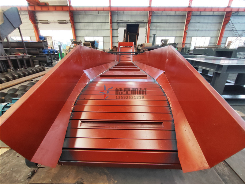 <a href='http://silvercityprorodeo.com/psxl/1278.html' target='_blank'><span>斷橋鋁破碎</span></a>機(jī)配件鏈板輸送帶生產(chǎn)現(xiàn)場實拍